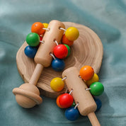 Chocalho de Madeira com Bolinhas Coloridas para Bebê