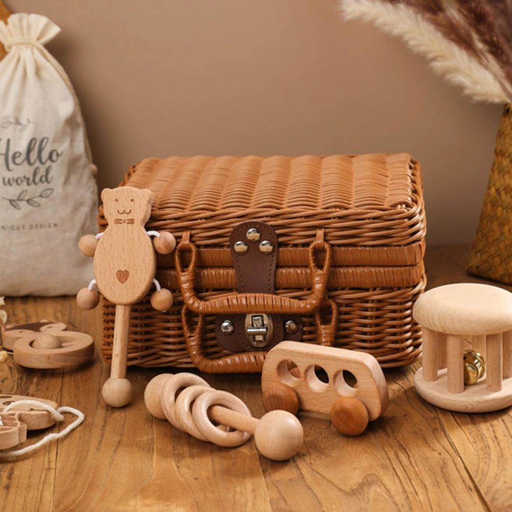 Kit Brinquedos Montessorianos de Madeira para Bebês na Cesta