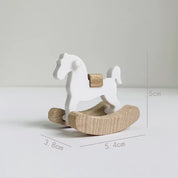 Mini cavalo de madeira brinquedo modelo boneca acessórios decorativos simples pequeno cavalo de madeira balanço casa de bonecas ornamentos decoração para casa