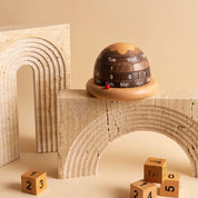 Calendário de Mesa Rotativo de Madeira Nogueira