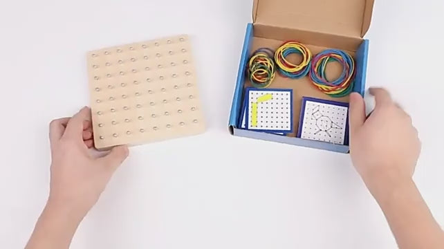 Geoplano Montessori de Madeira com Elásticos e Cartas